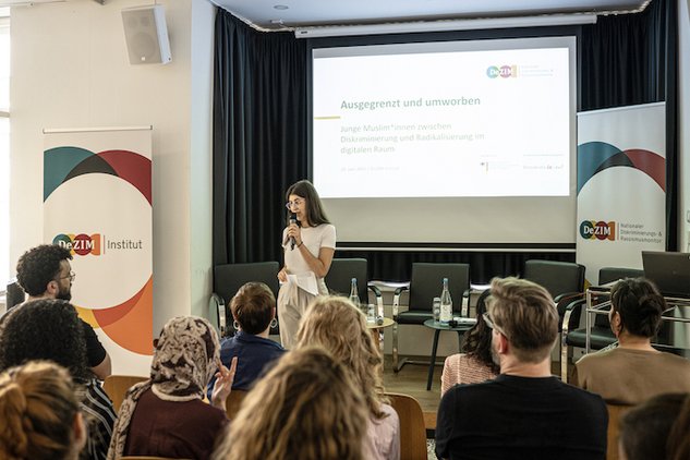 DeZIM_talk - Ausgegrenzt und umworben