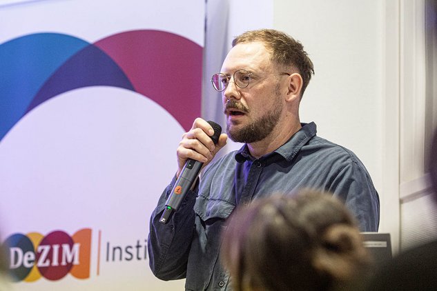 DeZIM_talk_Lebens- und Arbeitsbedingungen international angeworbener Pflegekräfte