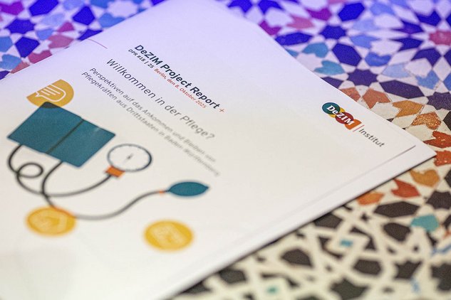 DeZIM_talk_Lebens- und Arbeitsbedingungen international angeworbener Pflegekräfte