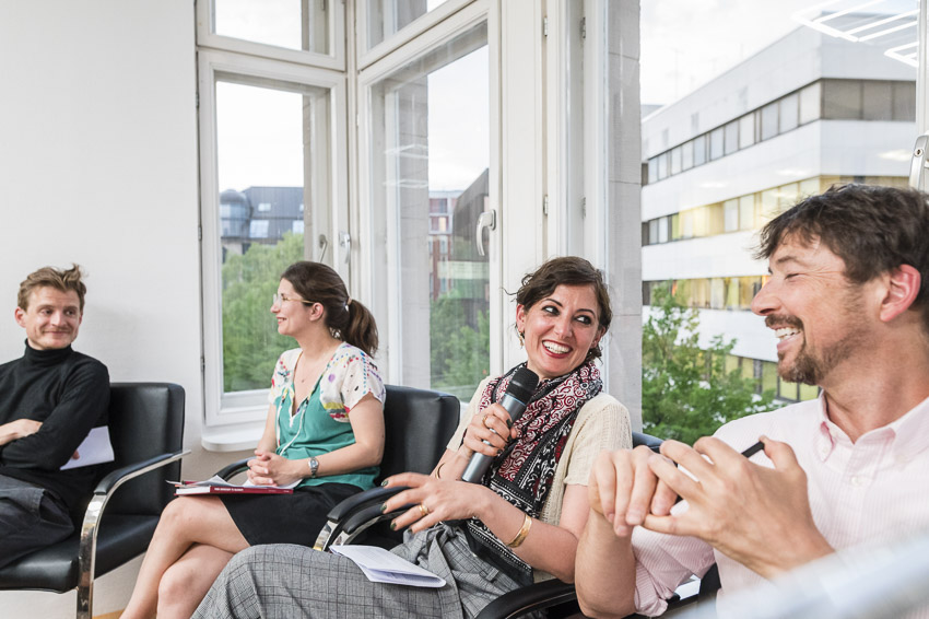 Elias Steinhilper, Zeynep Yanaşmayan, Naika Foroutan und Harald Bauder diskutieren bei der Buchvorstellung im Mai 2022 im DeZIM-Institut. Foto: Paul Lovis Wagner